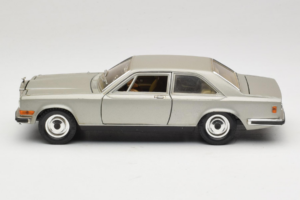 Rolls-Royce Camargue Сребрист Diamond Edition Bburago 1:18 3001-M3 Метал — снимка 4 от 8