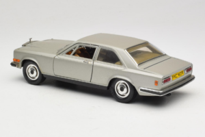 Rolls-Royce Camargue Сребрист Diamond Edition Bburago 1:18 3001-M3 Метал — снимка 7 от 8