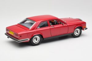 Rolls-Royce Camargue Червен Bburago 1:22 3001 Метал — снимка 3 от 8