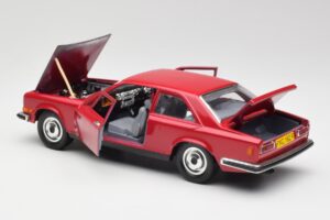 Rolls-Royce Camargue Червен Bburago 1:22 3001 Метал — снимка 5 от 8