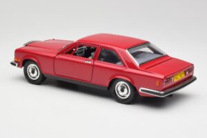 Rolls-Royce Camargue Червен Bburago 1:22 3001 Метал — снимка 7 от 8