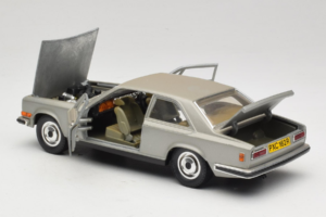 Rolls-Royce Camargue Сребрист Bburago 1:18 3001-M2 Метал — снимка 5 от 8