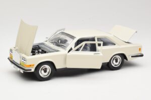 Rolls-Royce Camargue Бял Bburago 1:22 3001-M1 Метал — снимка 3 от 8