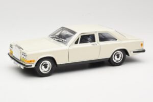 Rolls-Royce Camargue Бял Bburago 1:22 3001-M1 Метал