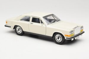 Rolls-Royce Camargue Бял Bburago 1:22 3001-M1 Метал — снимка 6 от 8