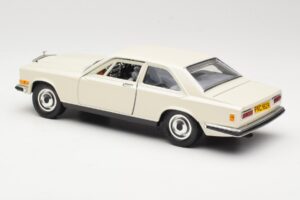 Rolls-Royce Camargue Бял Bburago 1:22 3001-M1 Метал — снимка 7 от 8