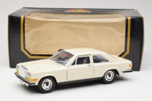 Rolls-Royce Camargue Бял Bburago 1:22 3001-M1 Метал — снимка 8 от 8