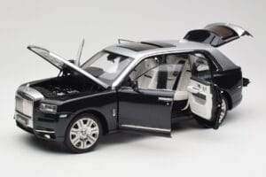 Rolls-Royce Cullinan Черен & Сребърен OEM 1:18 ROLLS001 Метал — снимка 2 от 8