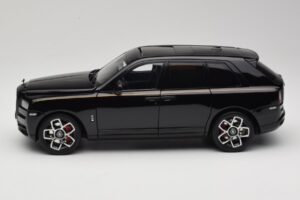 Rolls-Royce Cullinan Черен С Gold Coachline & Shadow Wheels OEM 1:18 028-15A Метал — снимка 4 от 8