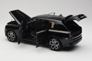 Rolls-Royce Cullinan Черен С Gold Coachline & Shadow Wheels OEM 1:18 028-15A Метал — снимка 5 от 8