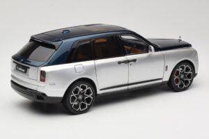 Rolls-Royce Cullinan Син & Сребърен Двуцветен OEM 1:18 028-16B Метал — снимка 3 от 8