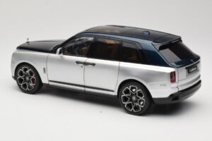 Rolls-Royce Cullinan Син & Сребърен Двуцветен OEM 1:18 028-16B Метал — снимка 7 от 8