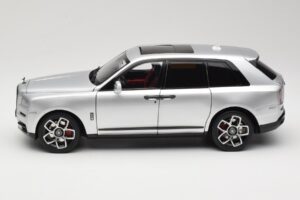 Rolls-Royce Cullinan Сребрист Със Shadow Wheels OEM 1:18 028-16A Метал — снимка 4 от 8