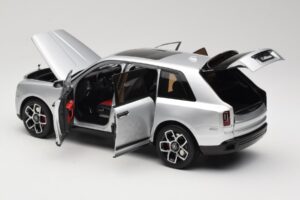Rolls-Royce Cullinan Сребрист Със Shadow Wheels OEM 1:18 028-16A Метал — снимка 5 от 8