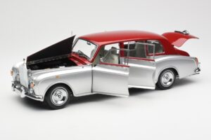 Rolls-Royce Phantom VI Сребристо Червен Kyosho 1:18 08905SR Метал — снимка 2 от 8