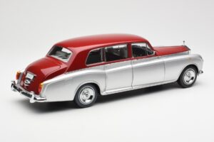 Rolls-Royce Phantom VI Сребристо Червен Kyosho 1:18 08905SR Метал — снимка 3 от 8