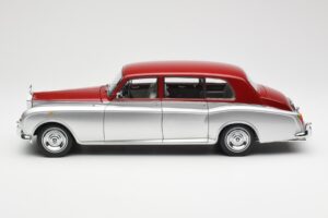 Rolls-Royce Phantom VI Сребристо Червен Kyosho 1:18 08905SR Метал — снимка 4 от 8