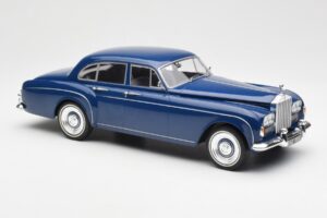Rolls-Royce Silver Cloud III Flying Spur Mulliner RHD Тъмносин MCG 1:18 MCG18124 Метал — снимка 4 от 6