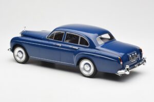Rolls-Royce Silver Cloud III Flying Spur Mulliner RHD Тъмносин MCG 1:18 MCG18124 Метал — снимка 5 от 6