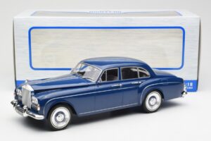 Rolls-Royce Silver Cloud III Flying Spur Mulliner RHD Тъмносин MCG 1:18 MCG18124 Метал — снимка 6 от 6