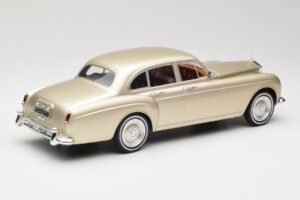 Rolls-Royce Silver Cloud III Flying Spur H.J. Mulliner Златен MCG 1:18 MCG18058 Метал — снимка 2 от 6