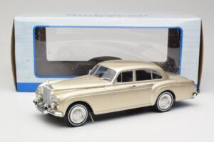 Rolls-Royce Silver Cloud III Flying Spur H.J. Mulliner Златен MCG 1:18 MCG18058 Метал — снимка 6 от 6