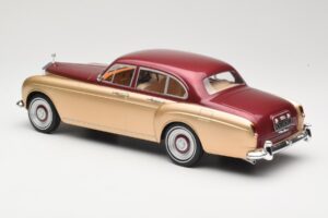Rolls-Royce Silver Cloud III Flying Spur H.J. Mulliner Червен & Златен MCG 1:18 MCG18132 Метал — снимка 5 от 6