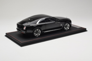 Rolls-Royce Spectre Черен Df Model 1:18 REMC017 Смола — снимка 3 от 6