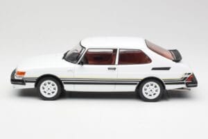 Saab 900 Turbo Бял MCG 1:18 MCG18339 Метал — снимка 3 от 6