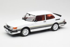 Saab 900 Turbo Бял MCG 1:18 MCG18339 Метал