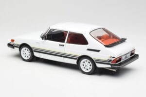 Saab 900 Turbo Бял MCG 1:18 MCG18339 Метал — снимка 5 от 6