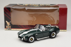 Shelby Cobra 427 S/C Тъмнозелен Бели Ивици Road Signature 1:18 92058-P1 Метал — снимка 8 от 8