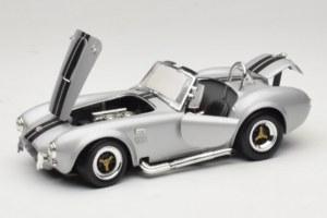 Shelby Cobra 427S/C Сребрист С Черни Ивици Road Signature 1:18 92058 Метал — снимка 2 от 8