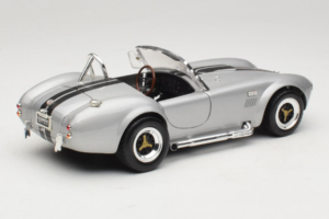 Shelby Cobra 427S/C Сребрист С Черни Ивици Road Signature 1:18 92058 Метал — снимка 3 от 8