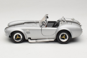 Shelby Cobra 427S/C Сребрист С Черни Ивици Road Signature 1:18 92058 Метал — снимка 4 от 8