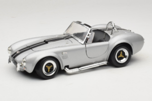 Shelby Cobra 427S/C Сребрист С Черни Ивици Road Signature 1:18 92058 Метал