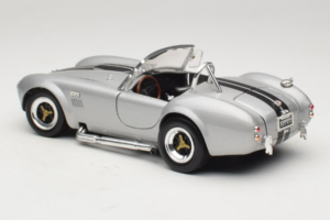 Shelby Cobra 427S/C Сребрист С Черни Ивици Road Signature 1:18 92058 Метал — снимка 7 от 8
