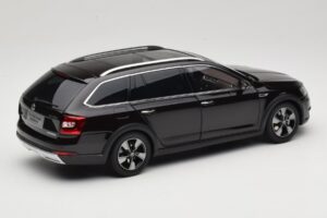 Skoda Octavia Mk4 Combi Кафяв Paudi Model 1:18 ZMR000005BRA Метал — снимка 3 от 8