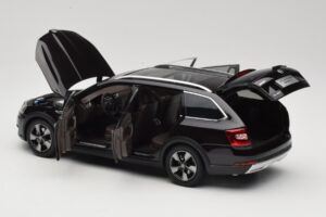 Skoda Octavia Mk4 Combi Кафяв Paudi Model 1:18 ZMR000005BRA Метал — снимка 5 от 8