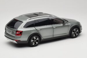 Skoda Octavia Mk4 Combi Зелен Paudi Model 1:18 ZMR000005GRU Метал — снимка 3 от 8