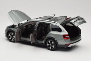 Skoda Octavia Mk4 Combi Зелен Paudi Model 1:18 ZMR000005GRU Метал — снимка 5 от 8