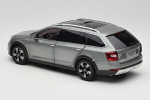 Skoda Octavia Mk4 Combi Зелен Paudi Model 1:18 ZMR000005GRU Метал — снимка 7 от 8