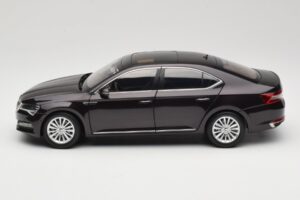 Skoda Superb Mk3 Черен Paudi Model 1:18 ZSS000006BLA Метал — снимка 4 от 8
