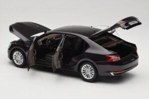 Skoda Superb Mk3 Черен Paudi Model 1:18 ZSS000006BLA Метал — снимка 5 от 8