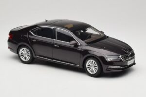 Skoda Superb Mk3 Черен Paudi Model 1:18 ZSS000006BLA Метал — снимка 6 от 8