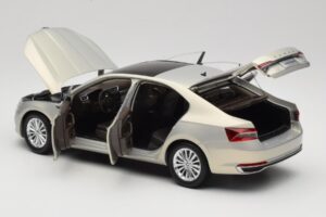 Skoda Superb Mk3 Златен Paudi Model 1:18 ZSS000006GOLD Метал — снимка 5 от 8