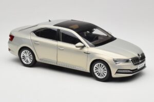 Skoda Superb Mk3 Златен Paudi Model 1:18 ZSS000006GOLD Метал — снимка 6 от 8