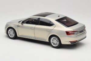 Skoda Superb Mk3 Златен Paudi Model 1:18 ZSS000006GOLD Метал — снимка 7 от 8