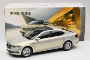 Skoda Superb Mk3 Златен Paudi Model 1:18 ZSS000006GOLD Метал — снимка 8 от 8