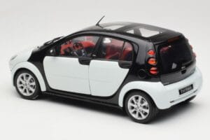 Smart Forfour Бял Kyosho 1:18 0019141V001C01Q00 Метал — снимка 7 от 8